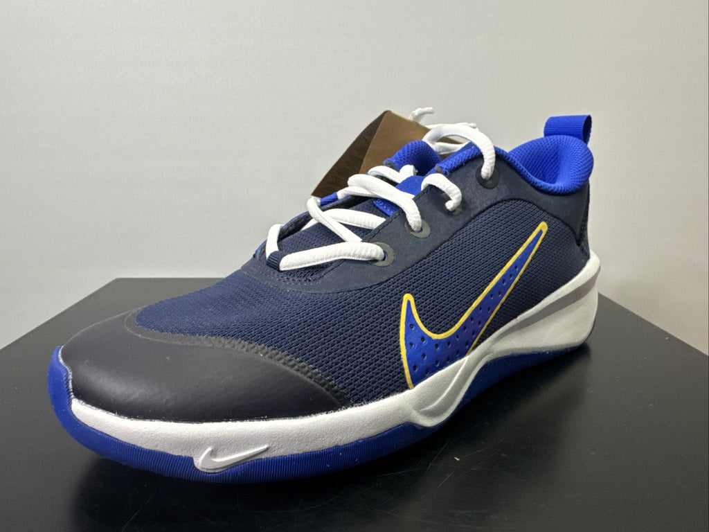 Nike Omni Multi Court Gr. 37,5 Sneaker Laufschuhe