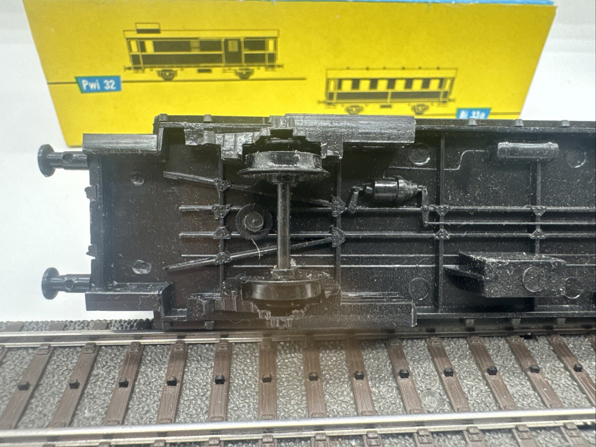 Piko 5/6606/010 Spur H0 Gepäckwagen grün DR gebraucht in OVP