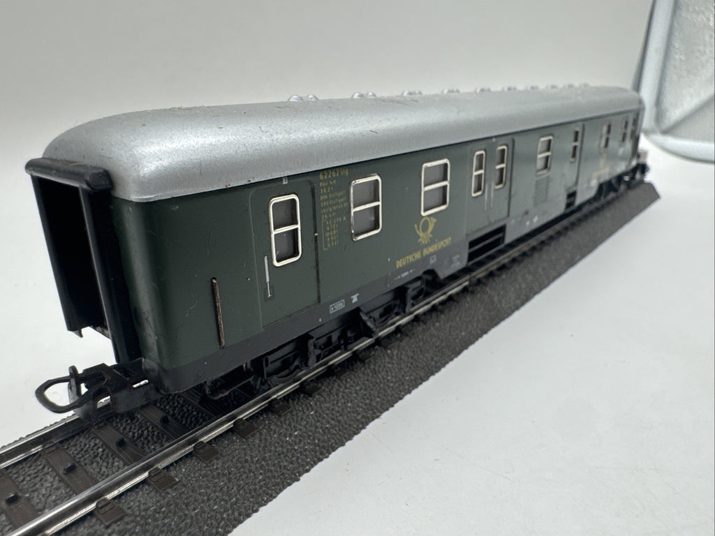Märklin H0 4047 Reisezugwagen Post 4m der DB Beleuchtet #379