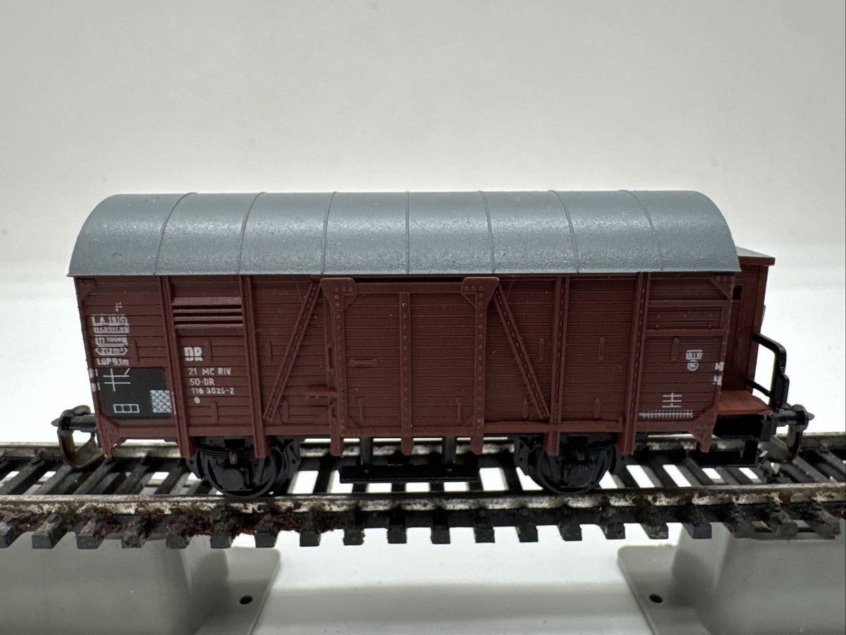 BTTB TT gedeckter Güterwagen mit Bremserhaus116 3025-2 DR #102
