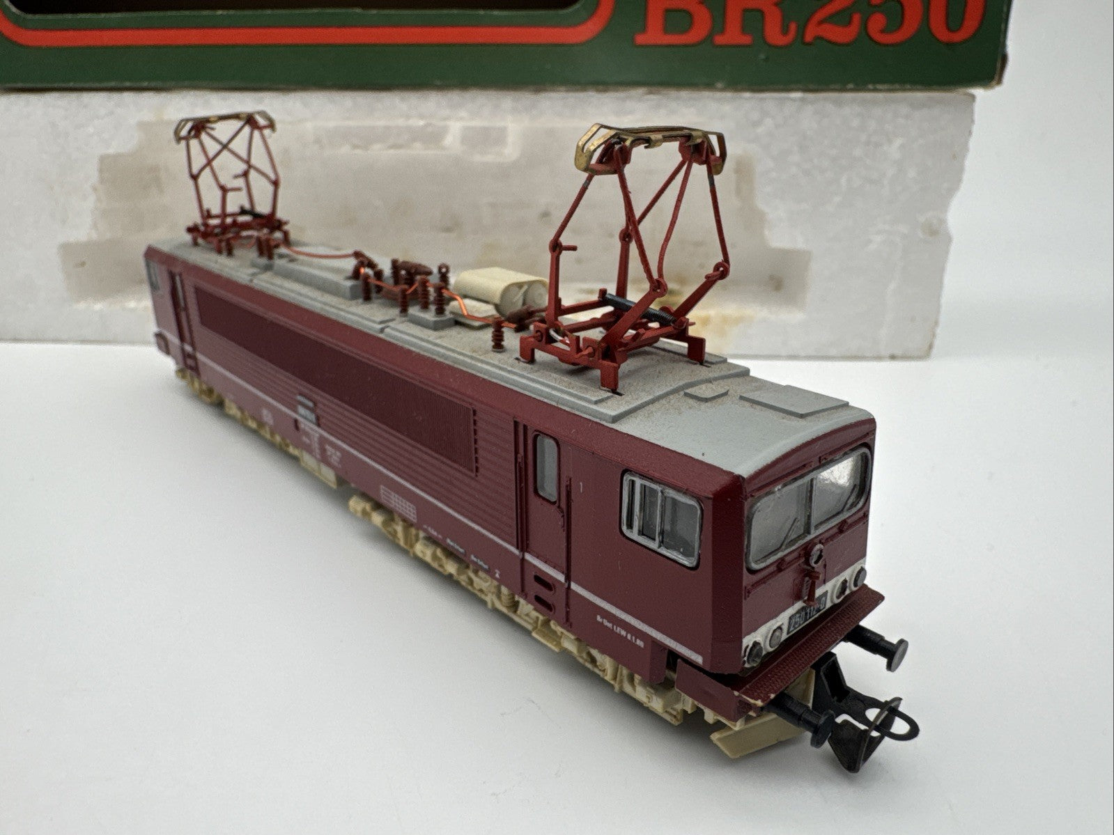 Berliner TT Bahnen TT 2330 E-Lok BR 250 112-0 DR Gleichstrom (Licht einseitig de