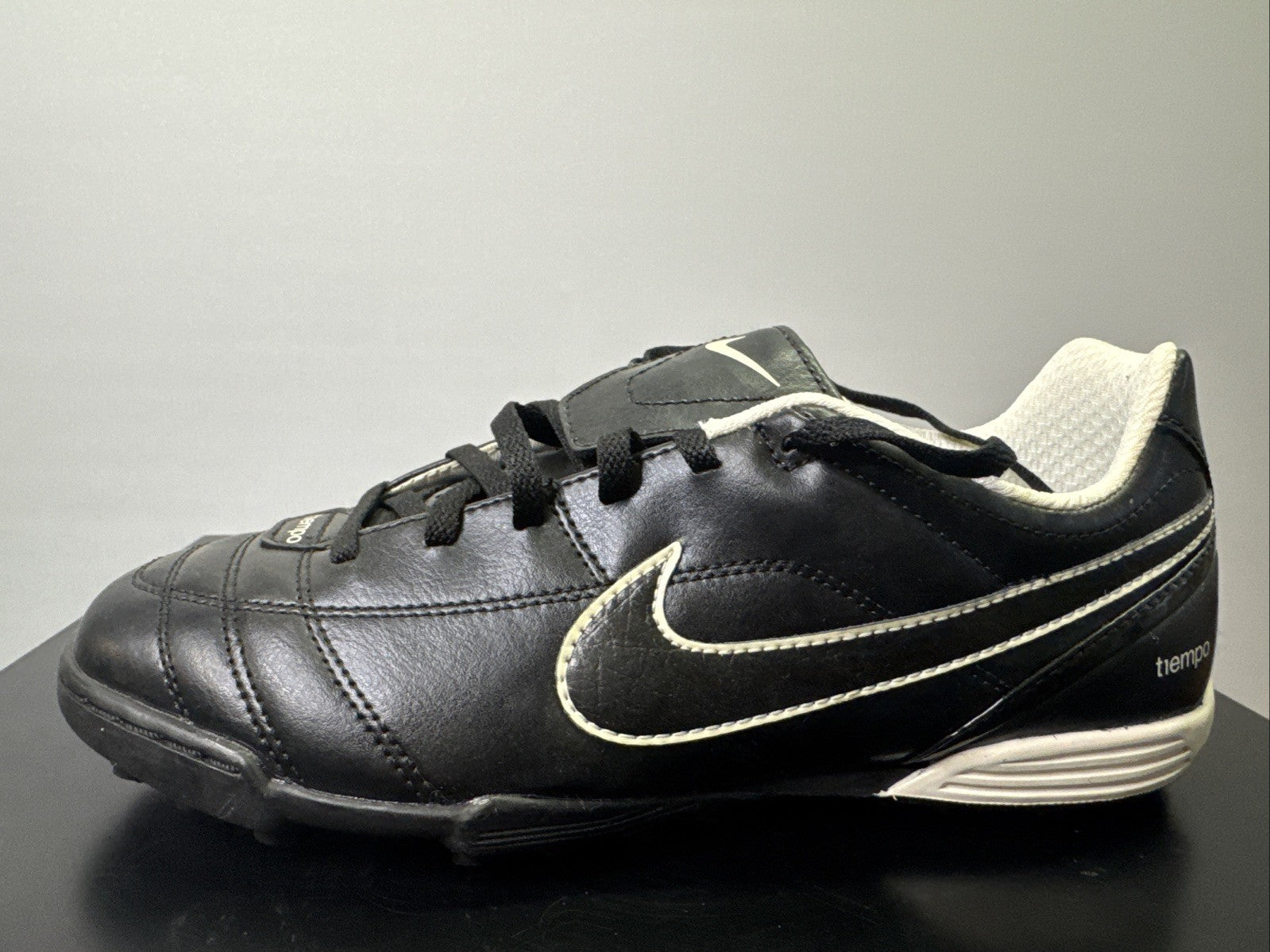 Nike Tiempo Gr. 38,5 Jungen Fußballschuh