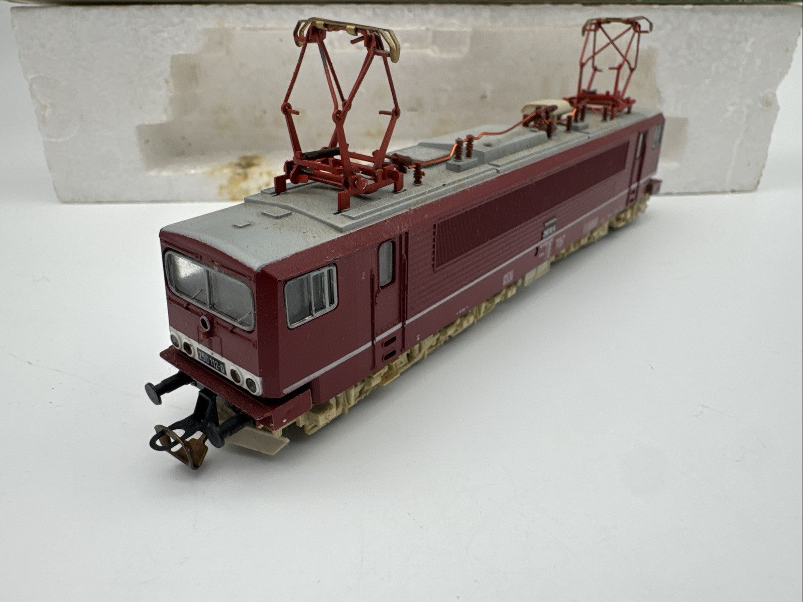 Berliner TT Bahnen TT 2330 E-Lok BR 250 112-0 DR Gleichstrom (Licht einseitig de