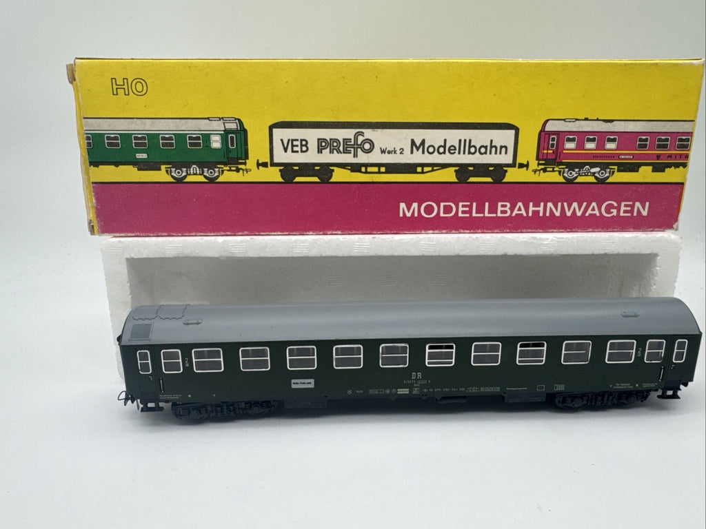 Schicht H0 426/50 Y - Reisezugwagen 2.Kl. der DR beleuchtet