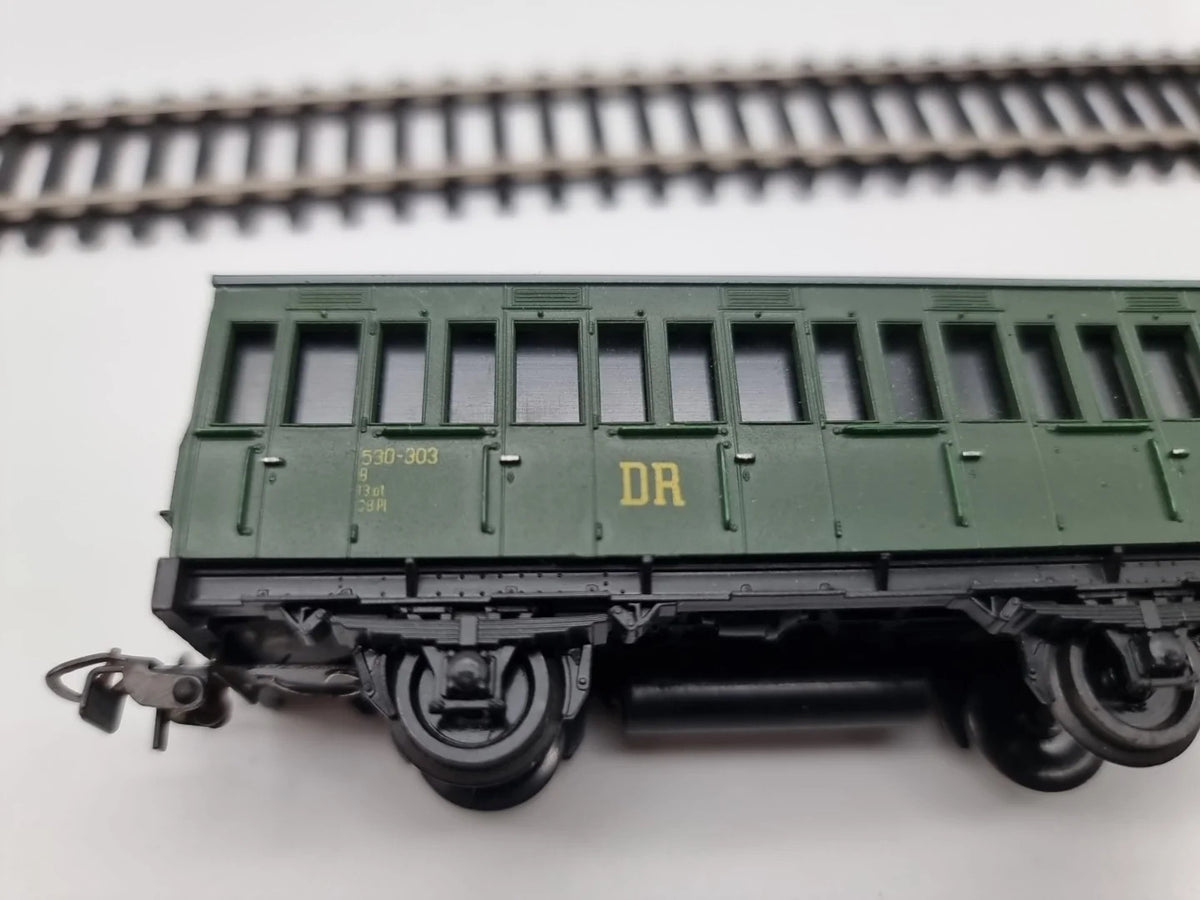 Piko Personenwagen 530-303 grün zweiachsig 1:87 H0