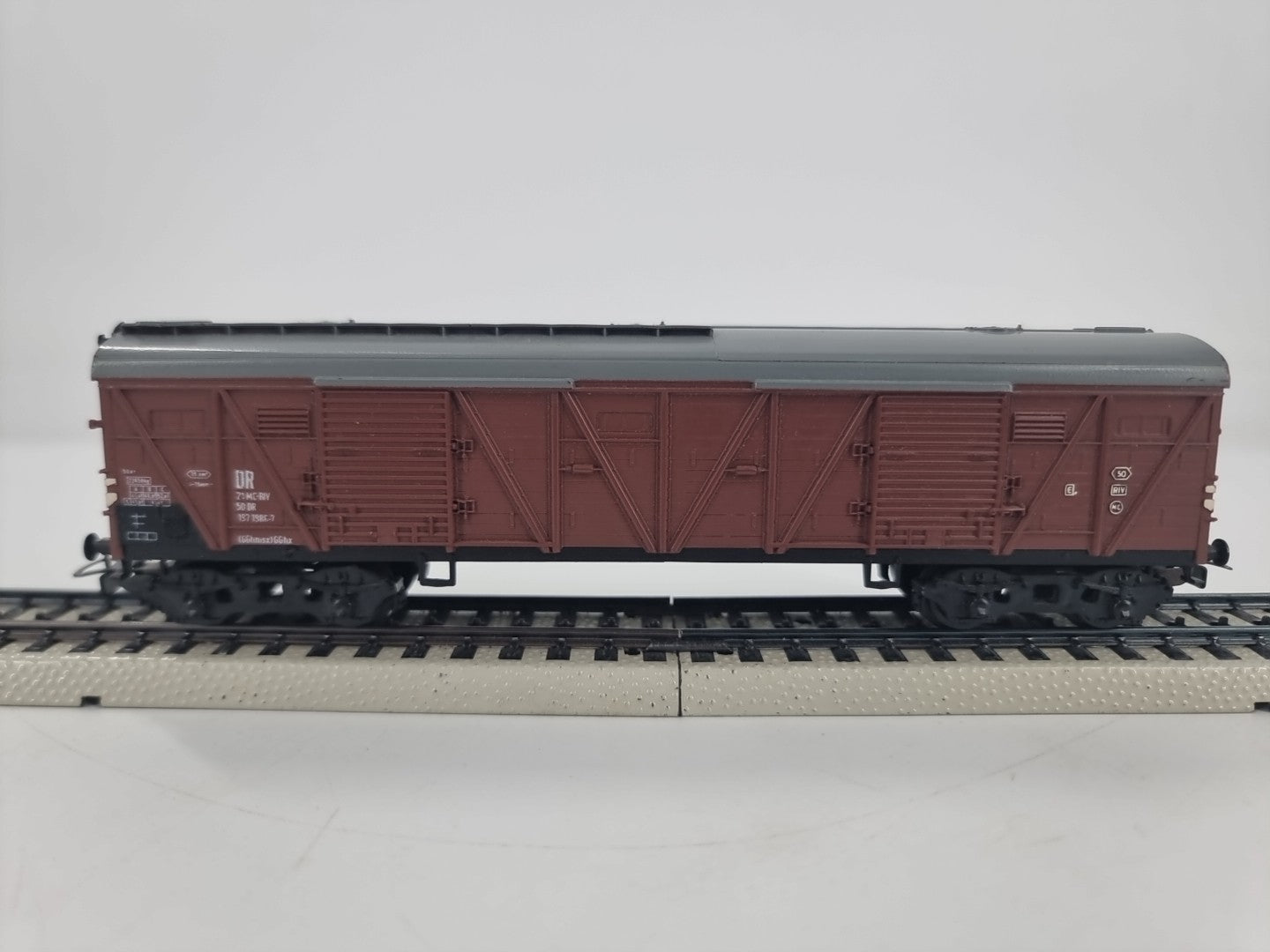 Piko H0 Gedeckter Güterwagen DR 21 MC-RIV 50 DR 197 1986-7