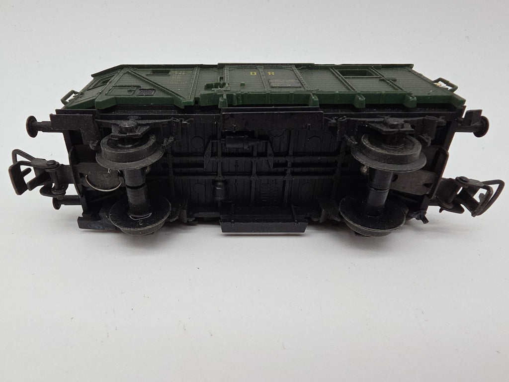 ESF-40706	Piko H0 Güterzug-Begleitwagen DR 88-32-10, ein Puffer fehlt