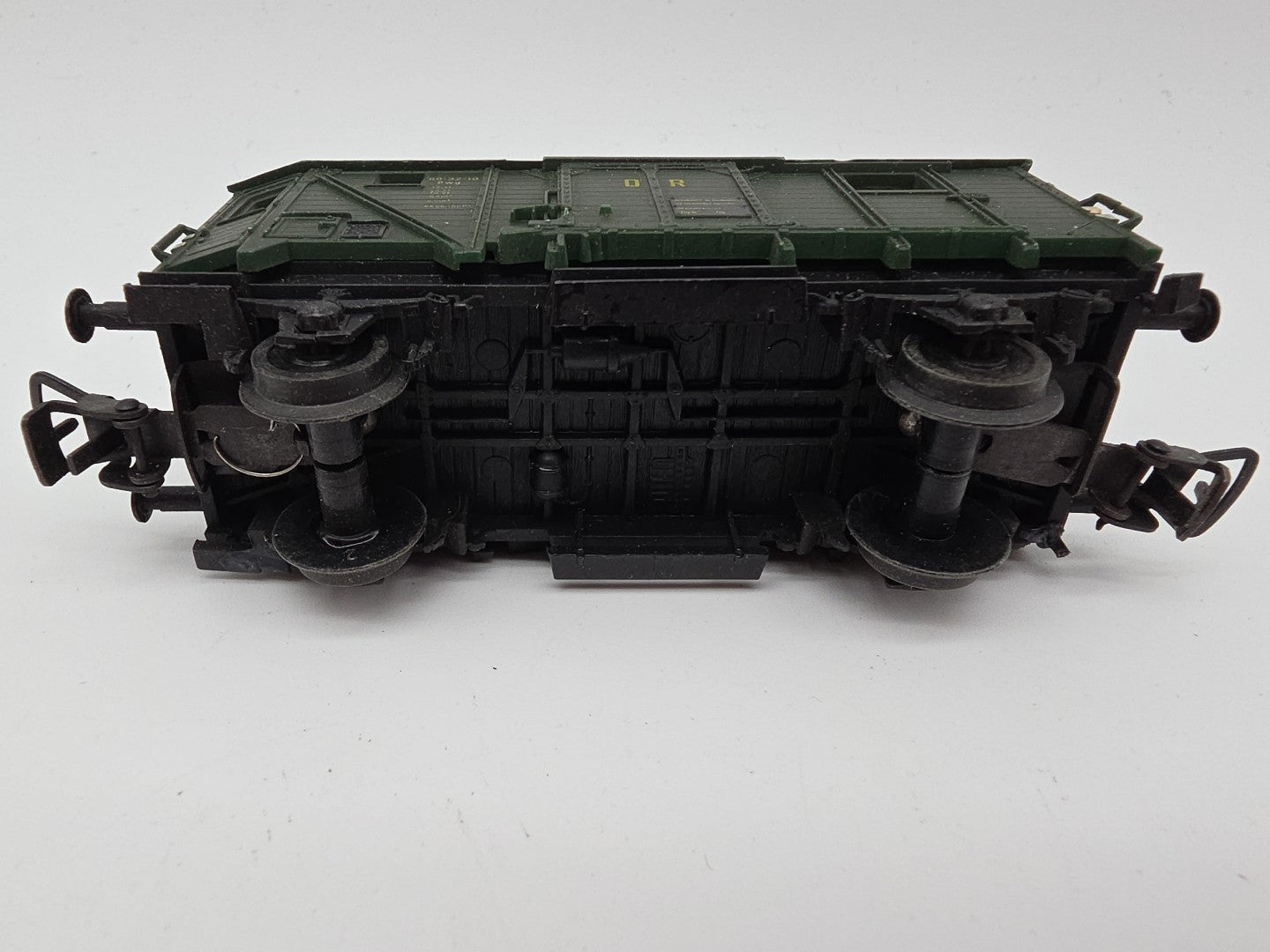 ESF-40706	Piko H0 Güterzug-Begleitwagen DR 88-32-10, ein Puffer fehlt
