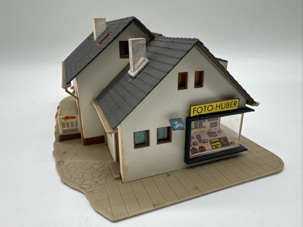 Vollmer 3723 | Wohnhaus mit Ladengeschäft | fertig gebaut | H0 / 1:87 #740