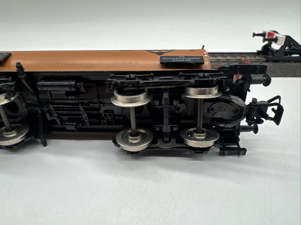PIKO VEB Modellbahn"Kesselwagen DR - SCHWEDT"  Epoche III - #672