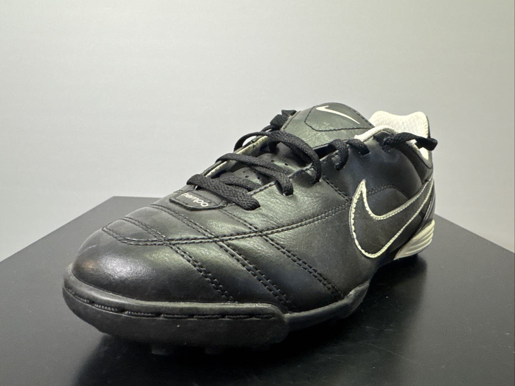 Nike Tiempo Gr. 38,5 Jungen Fußballschuh