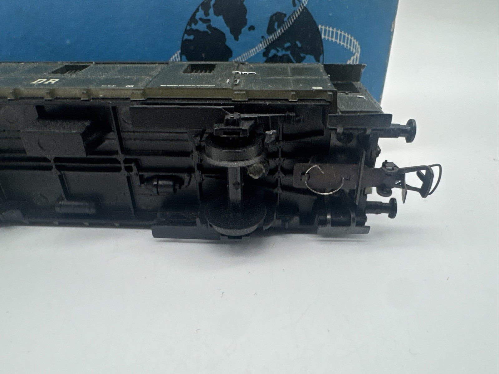 Spur H0 1:87 DDR PIKO Reisezug-Packwagen DR grün Modellbahn
