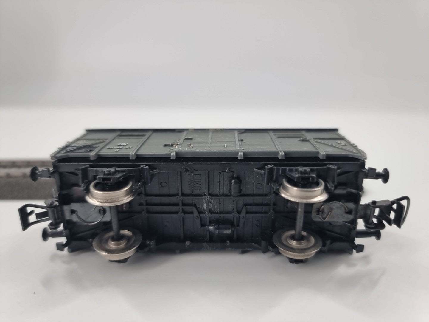 PIKO gedeckter Güterwagen grau DR 03-48-77 G