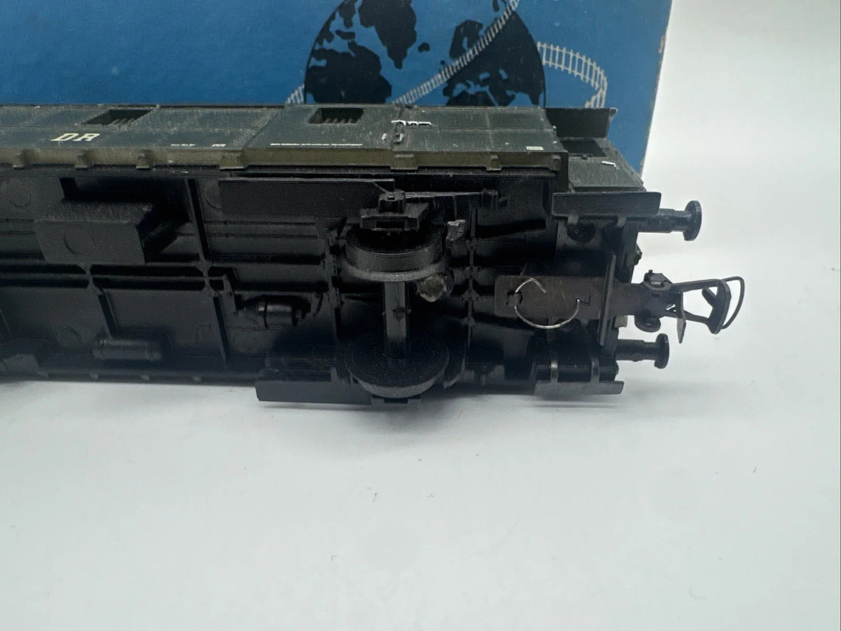 Spur H0 1:87 DDR PIKO Reisezug-Packwagen DR grün Modellbahn