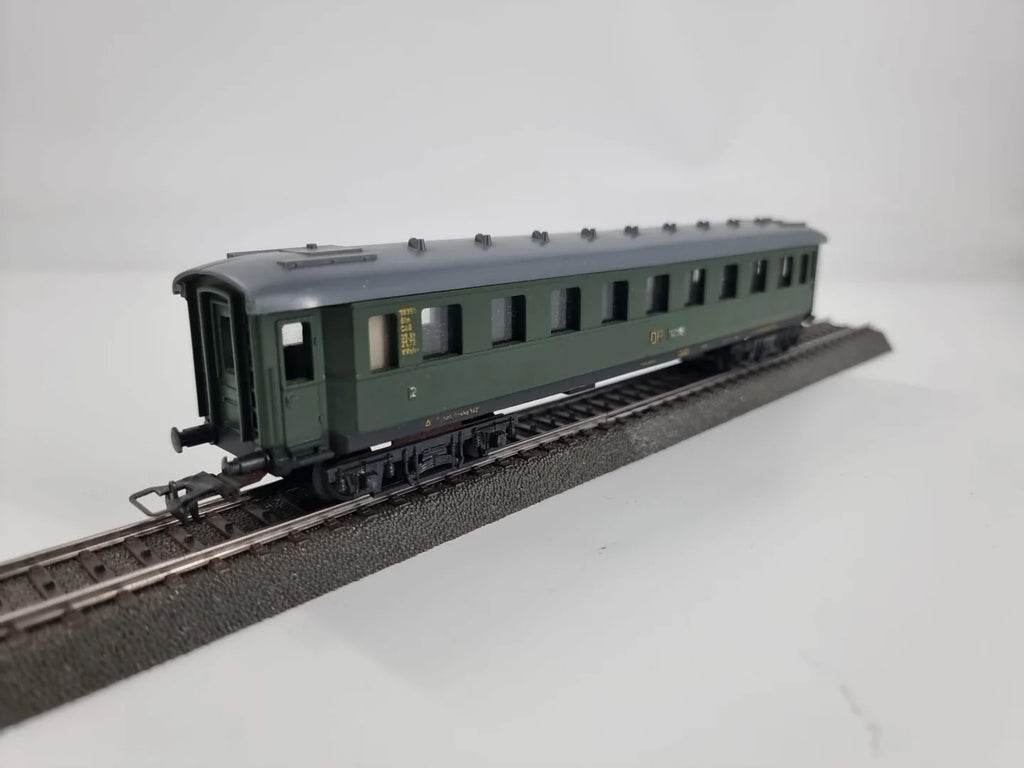 Piko Spur H0 18350 Personenwagen der DR Grün