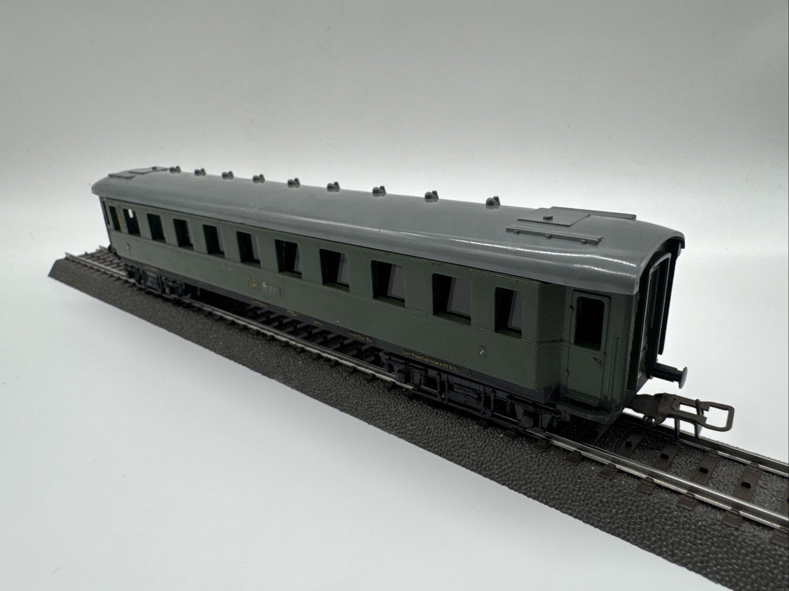 Piko Spur H0 18350 Personenwagen der DR Grün #68