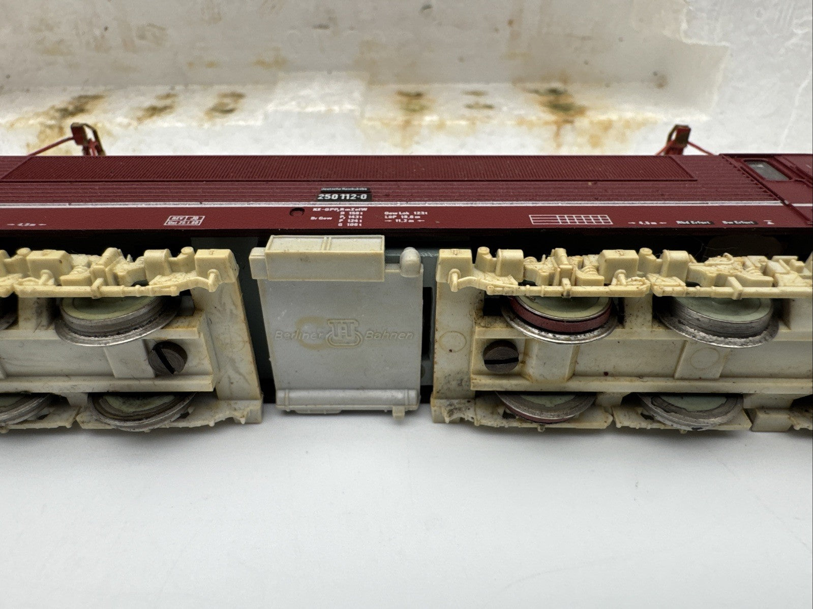 Berliner TT Bahnen TT 2330 E-Lok BR 250 112-0 DR Gleichstrom (Licht einseitig de