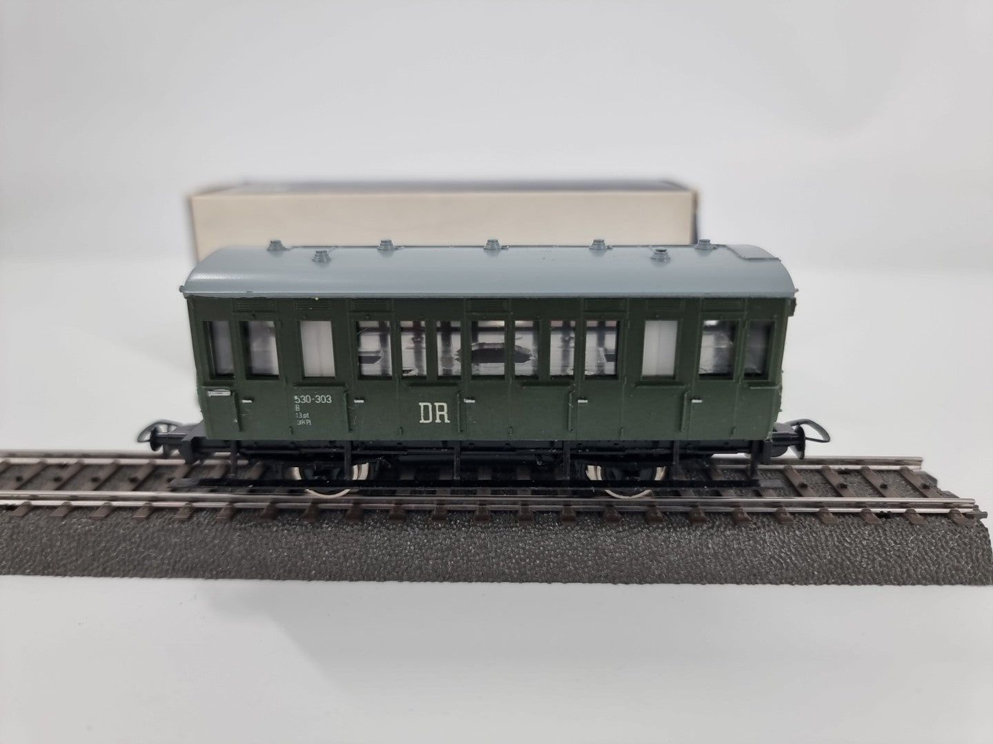 Piko Personenwagen 530-303 grün zweiachsig 1:87 H0 -neuwertig In OVP-