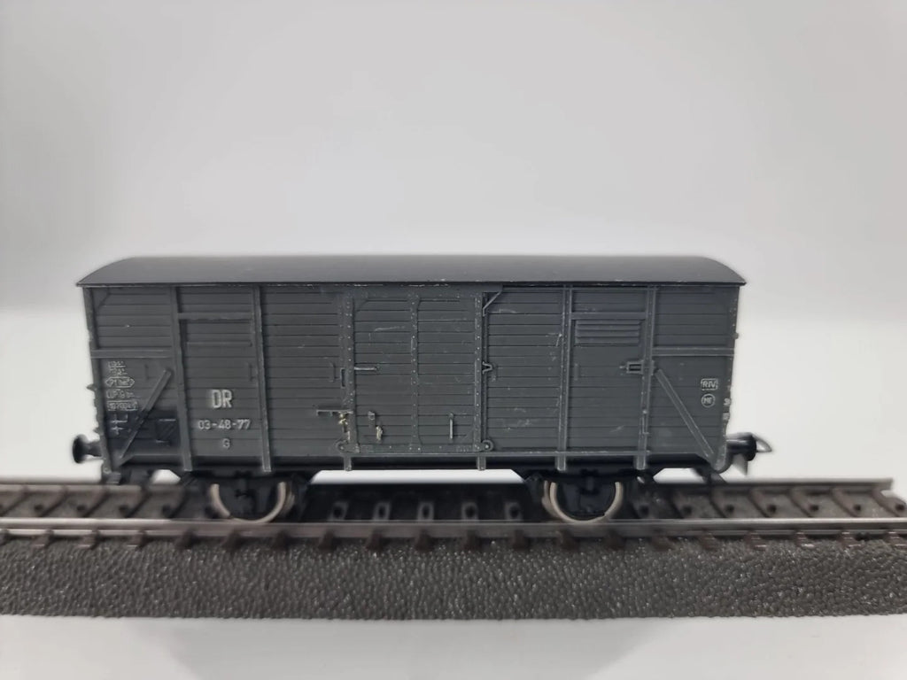 PIKO gedeckter Güterwagen grau DR 03-48-77 G