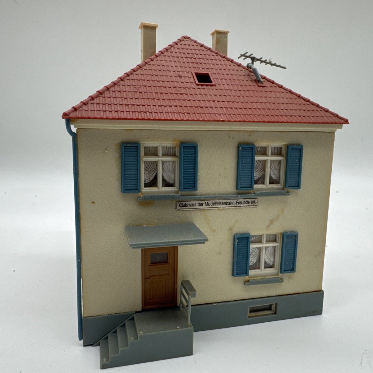 H0 Modelleisenbahn Club Glaskasten Fertig Gebaut Wohnhaus #745