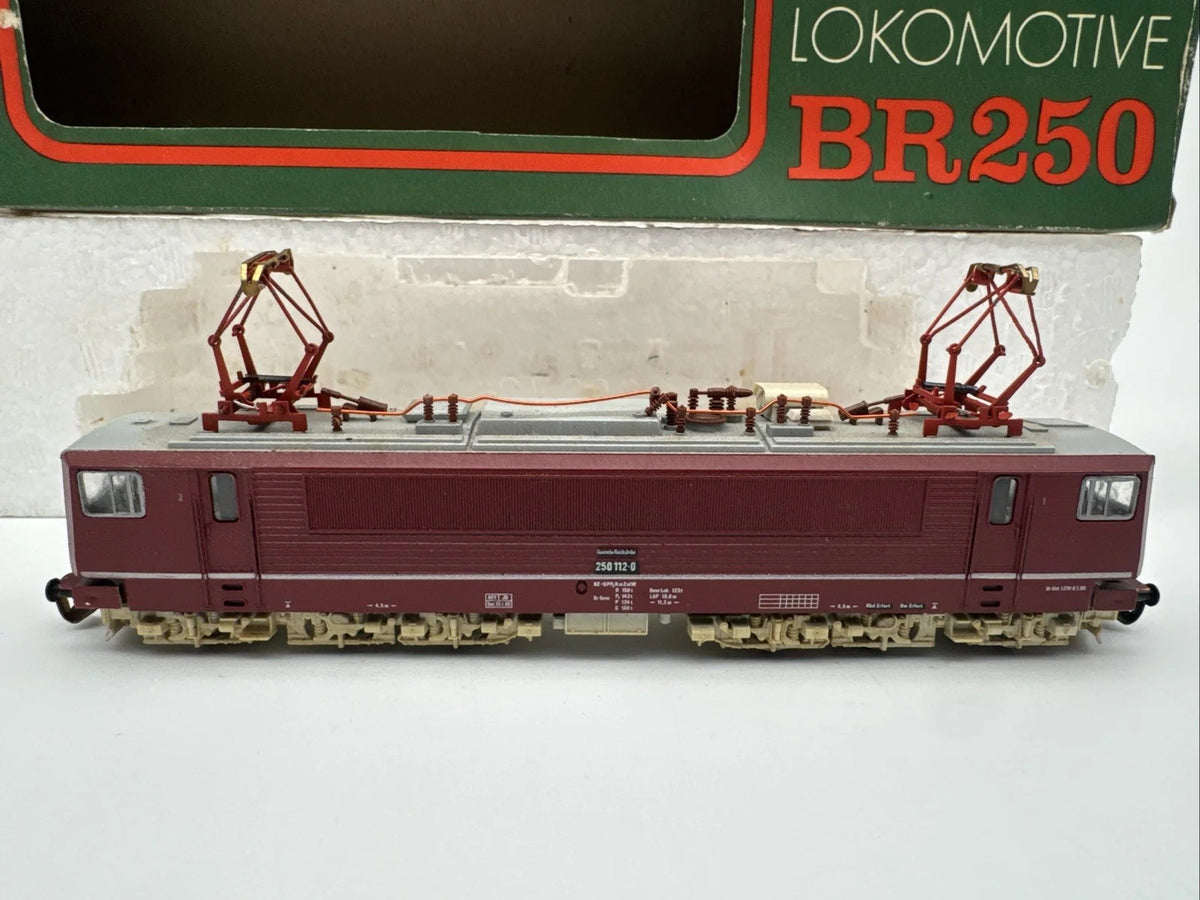 Berliner TT Bahnen TT 2330 E-Lok BR 250 112-0 DR Gleichstrom (Licht einseitig de