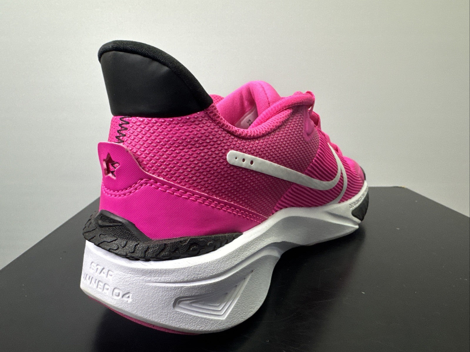 Nike Star Runner 4 Gr. 38 Damen Sneaker Laufschuh