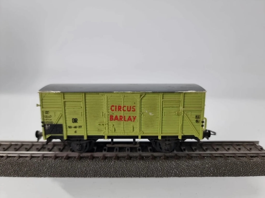 Piko H0 gedeckter Güterwagen "Circus Barlay" Rote Aufschrift