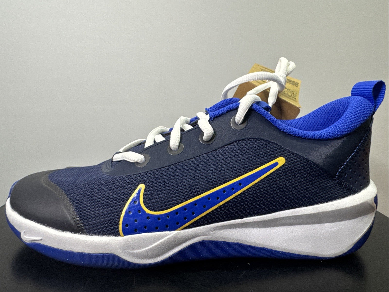 Nike Omni Multi Court Gr. 38,5 Sneaker Laufschuhe 