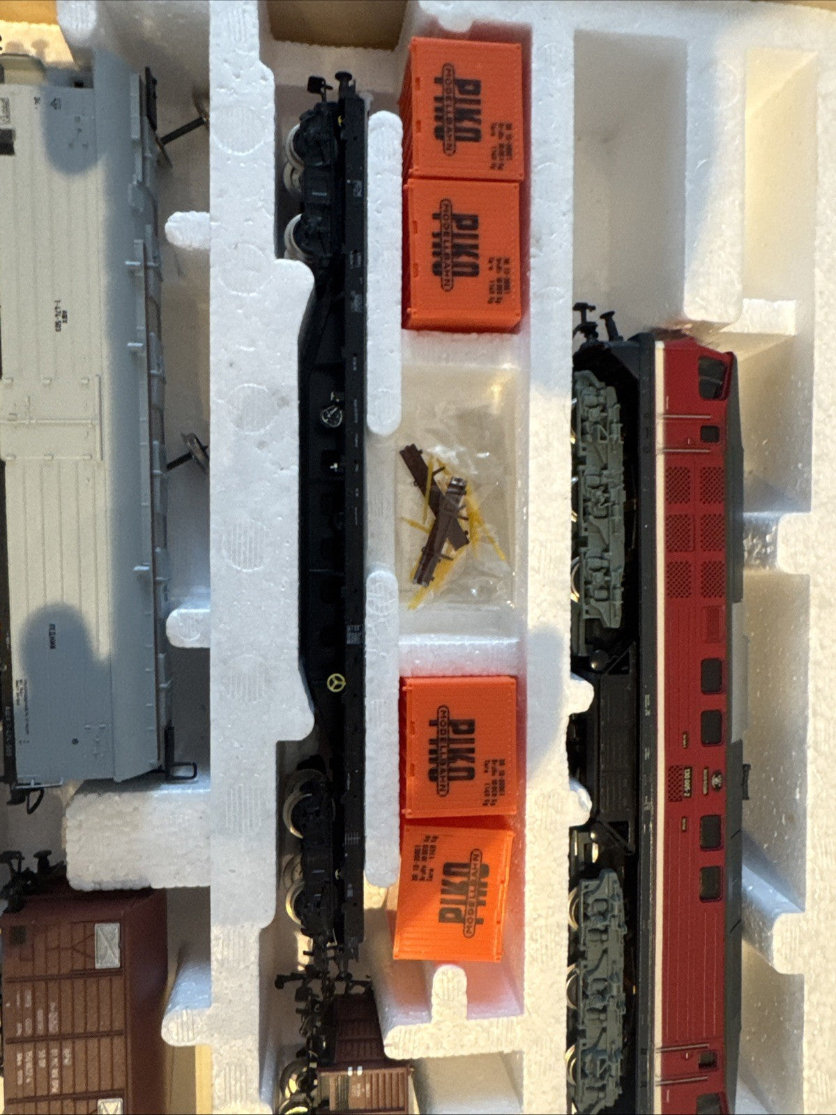 PIKO H0 DDR Zugpackung 5/0746-000 Set Diesellok BR 130 005-2 + 4 Wagen-Neuwertig