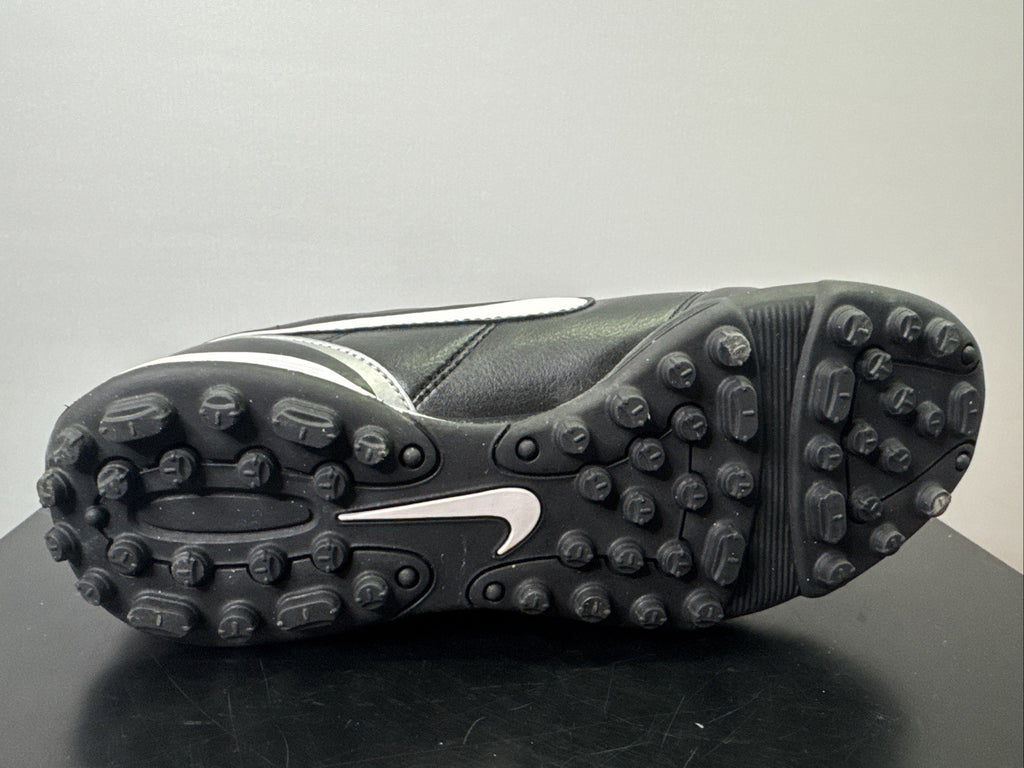 Nike Tiempo Gr. 38,5 Jungen Fußballschuh