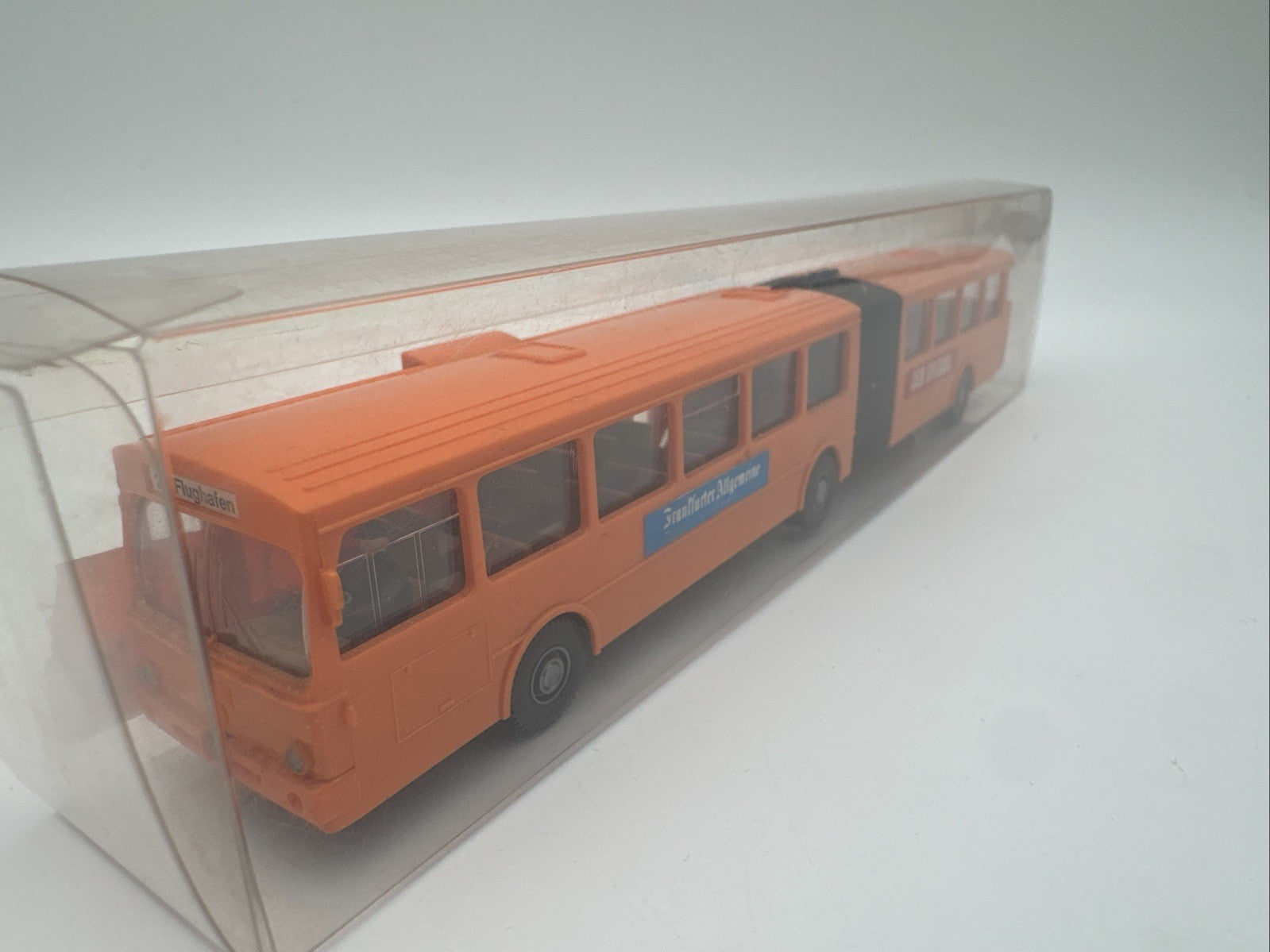 1:87 Wiking Gliederbus Mercedes Orange  mit Fahrer