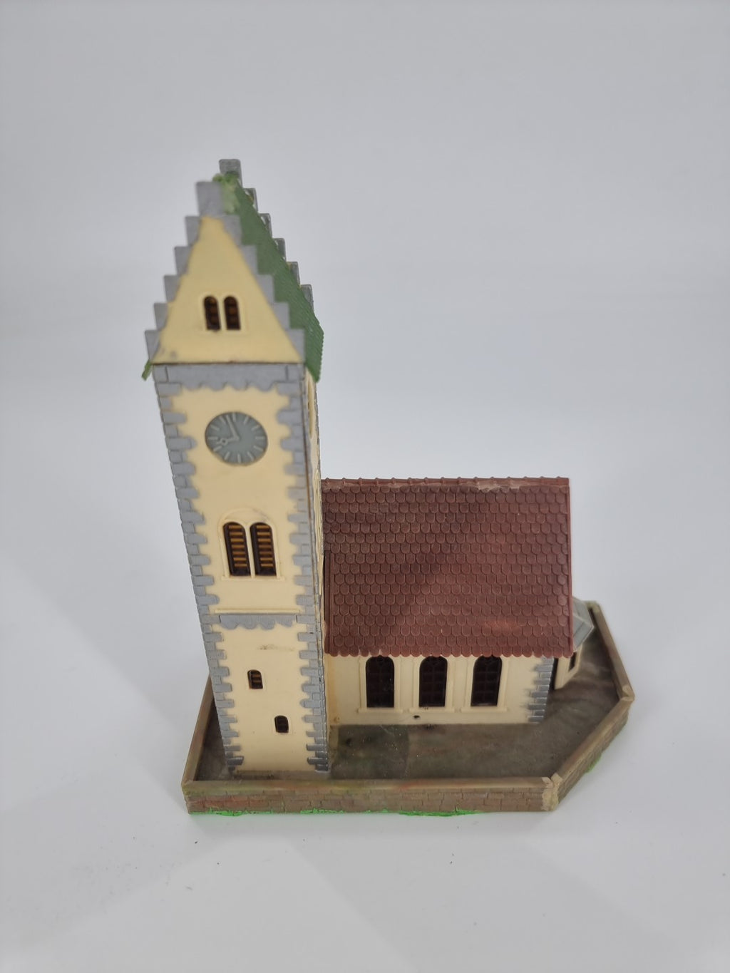 Faller H0 130238 Dorfkirche mit Friedhofsmauer 