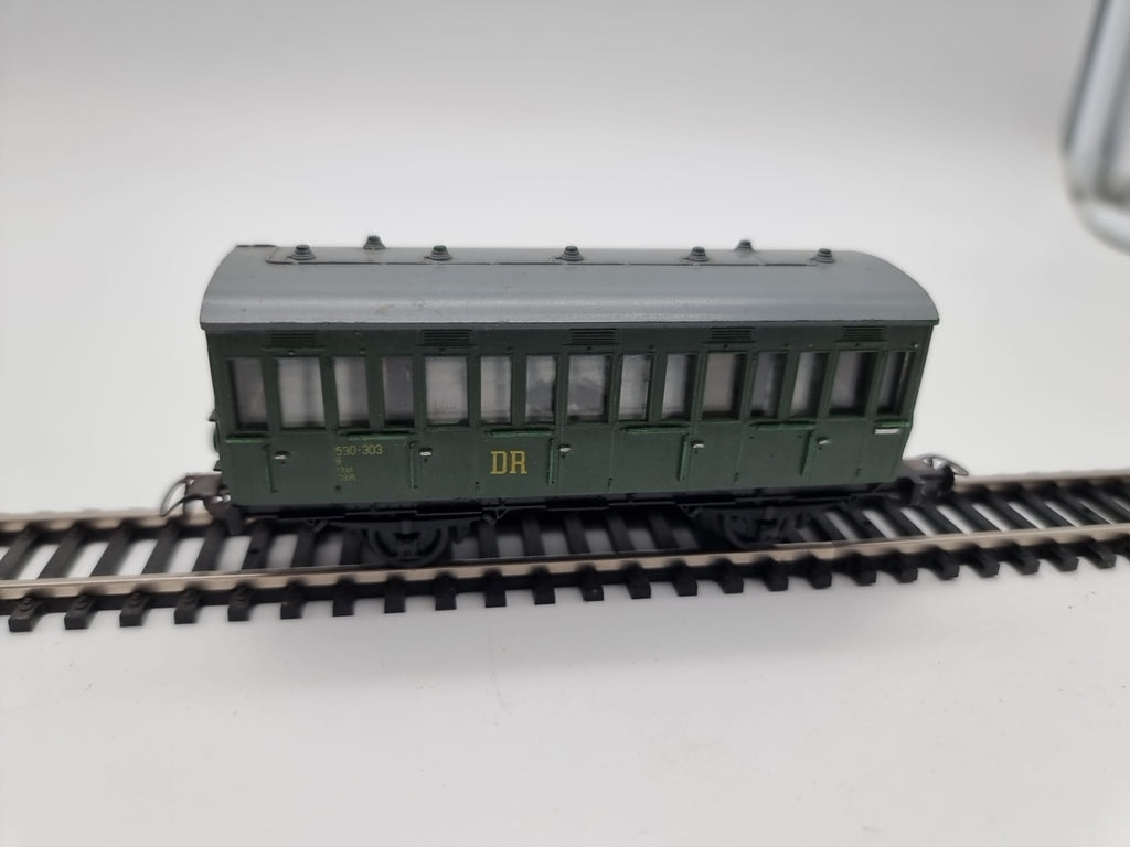 Piko Personenwagen 530-303 grün zweiachsig 1:87 H0