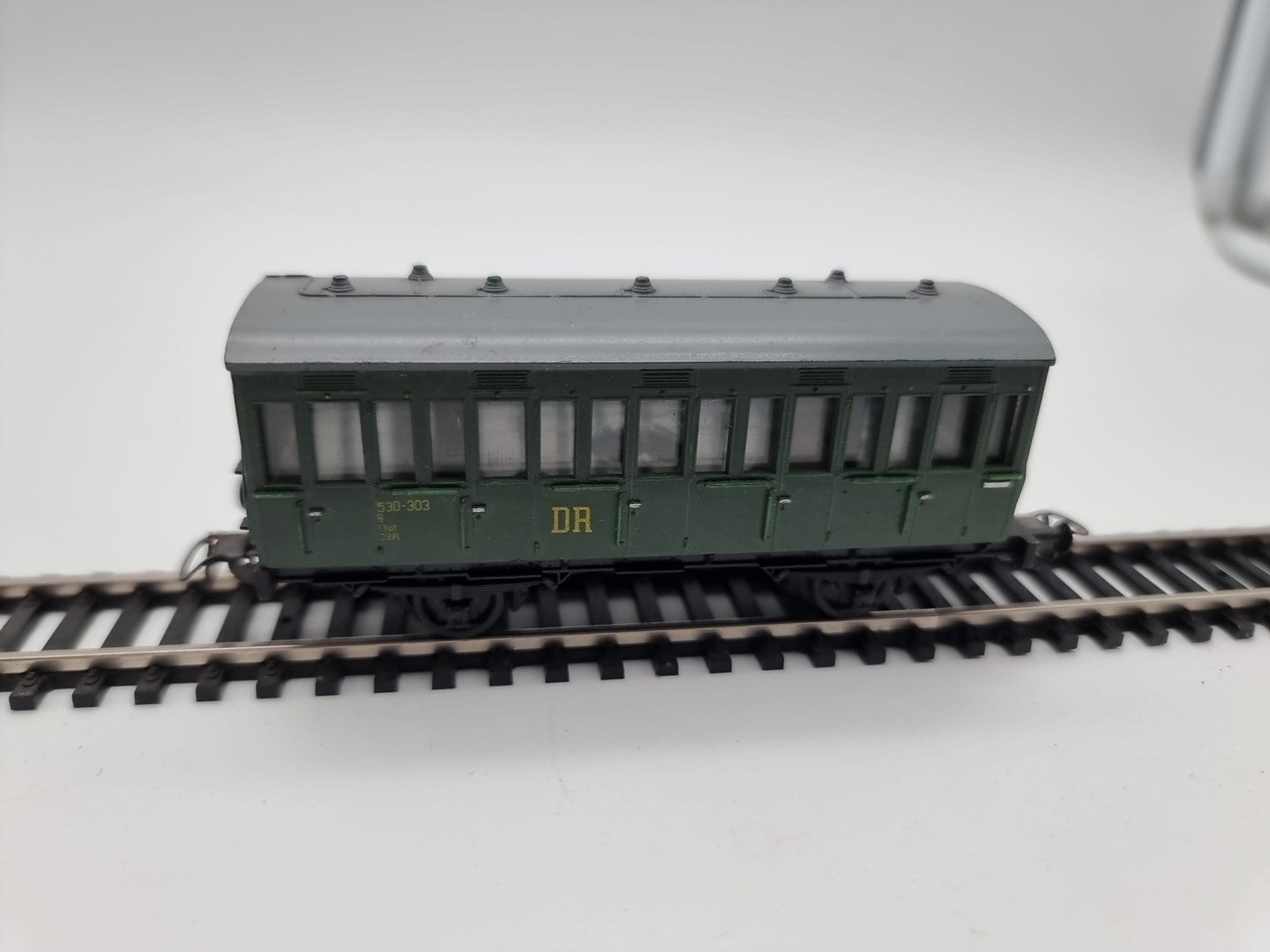 Piko Personenwagen 530-303 grün zweiachsig 1:87 H0