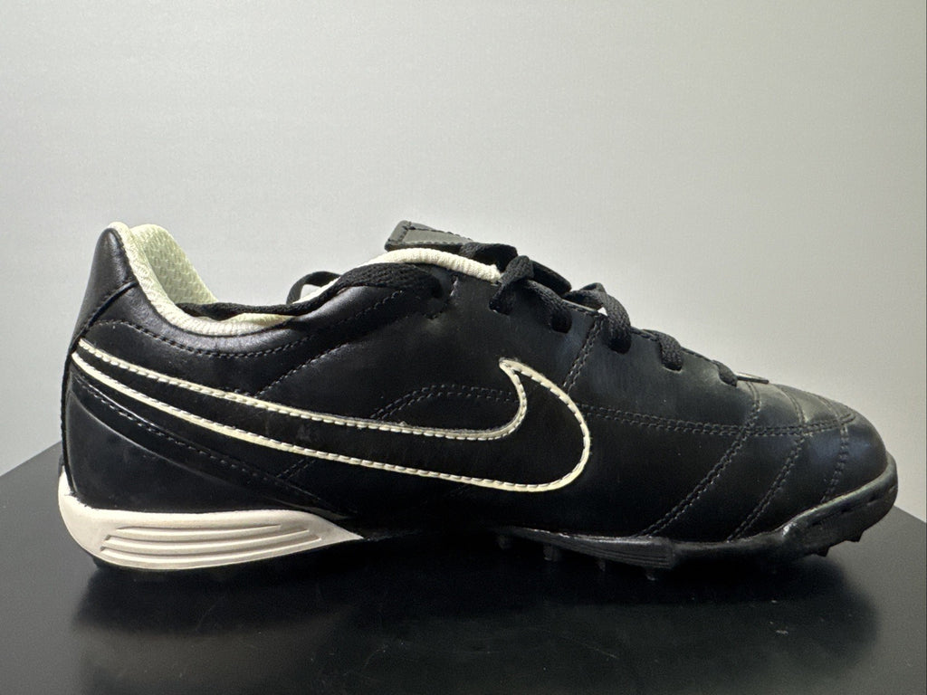 Nike Tiempo Gr. 33 Jungen Fußballschuh