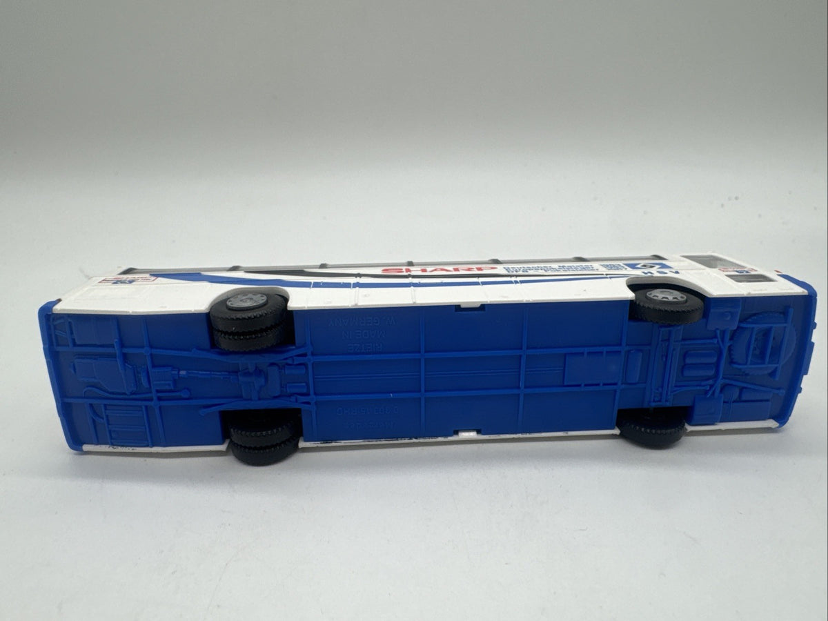 1:87 Rietze Mercedes Benz O303 RHD HSV MannschaftsbusR202-17 #610