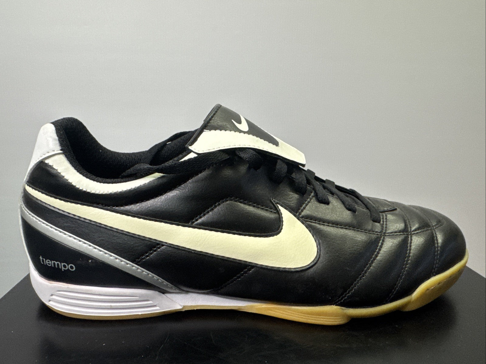 Nike Tiempo Fußballschuh Gr. 40 Indoor Natural II IC