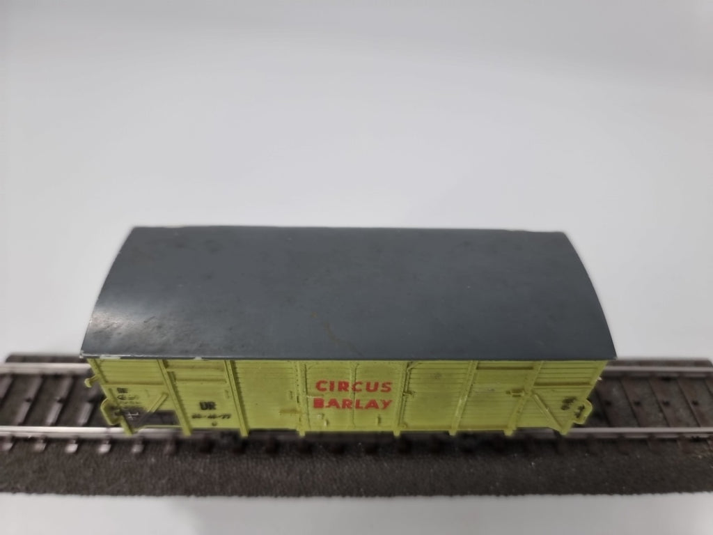 Piko H0 gedeckter Güterwagen "Circus Barlay" Rote Aufschrift 
