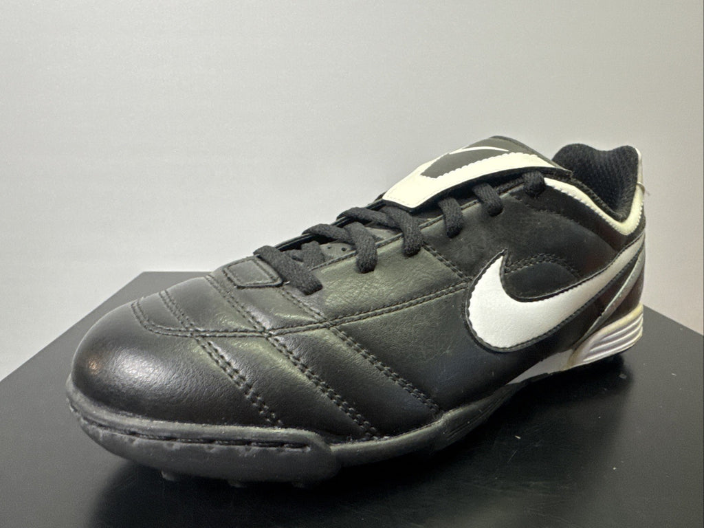 Nike Tiempo Gr. 38 Jungen Fußballschuh
