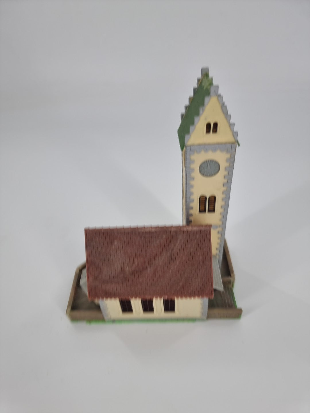 Faller H0 130238 Dorfkirche mit Friedhofsmauer 