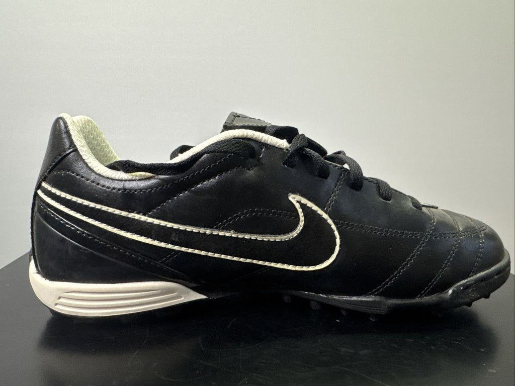Nike Tiempo Gr. 28 Jungen Fußballschuh