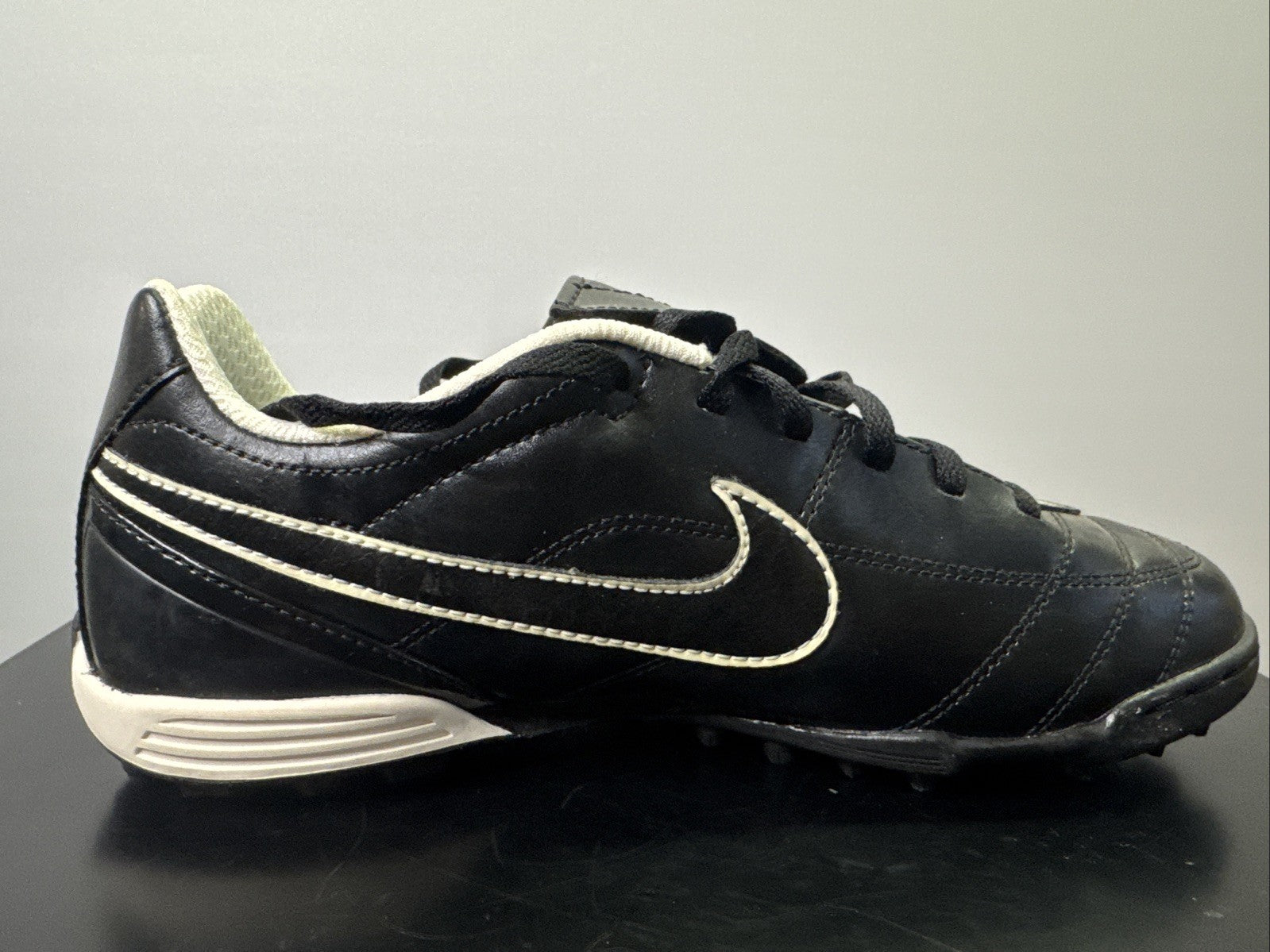 Nike Tiempo Gr. 28 Jungen Fußballschuh