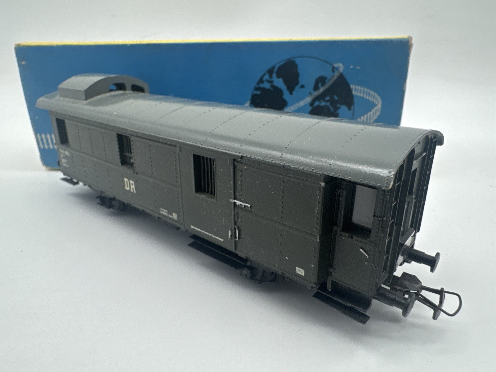 Spur H0 1:87 DDR PIKO Reisezug-Packwagen DR grün Modellbahn