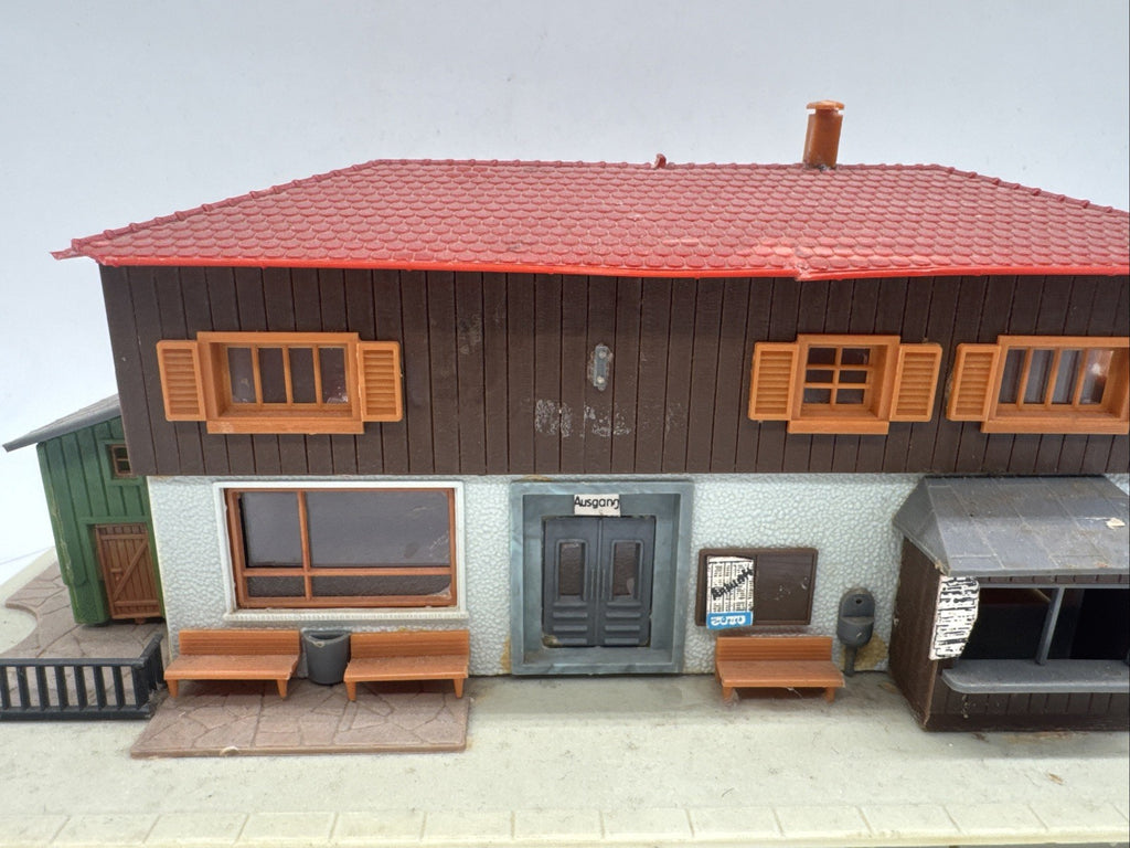 Faller H0 B96 Gebäude Bahnhof "Holzhausen"