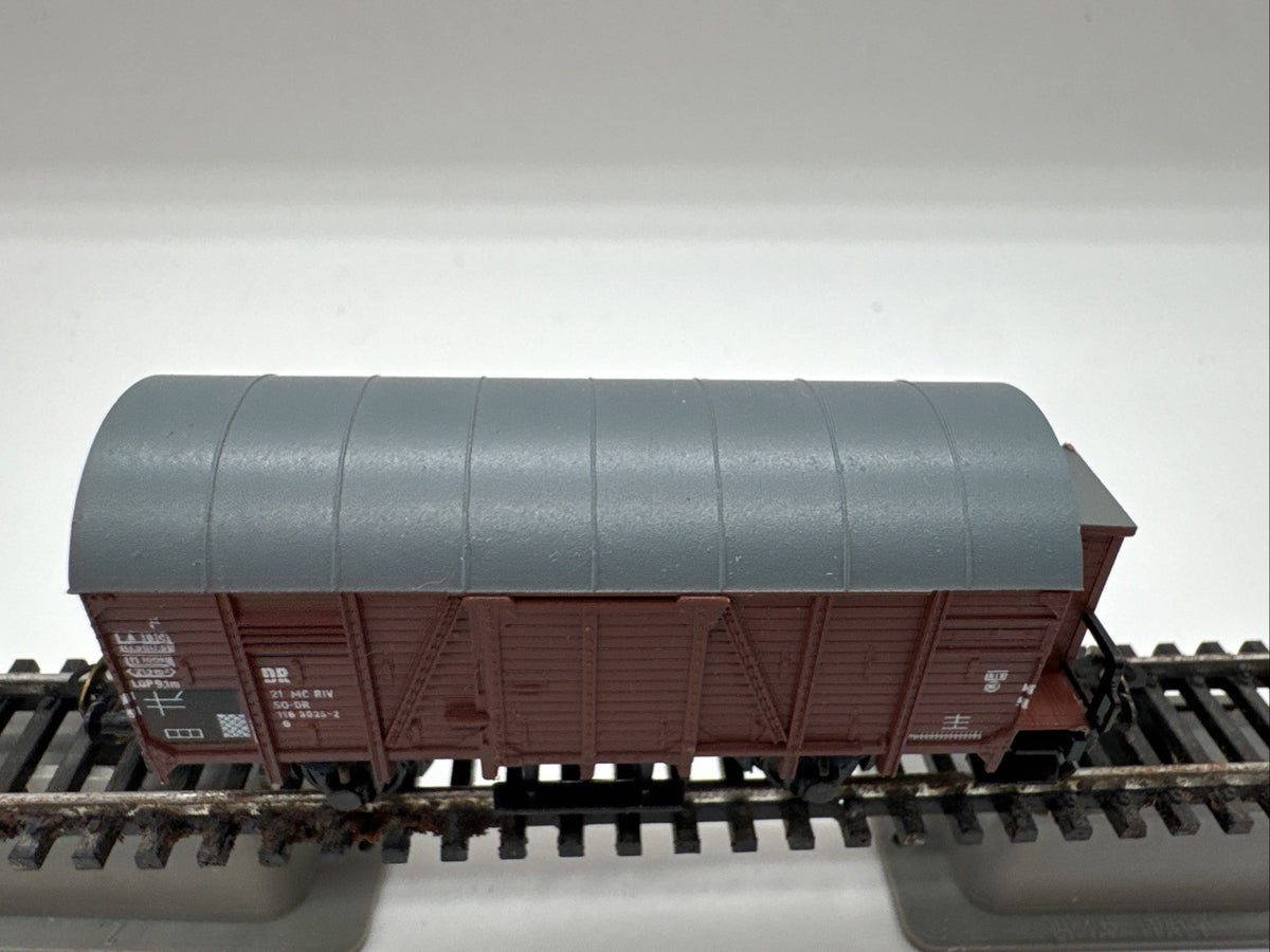 BTTB TT gedeckter Güterwagen mit Bremserhaus116 3025-2 DR #102
