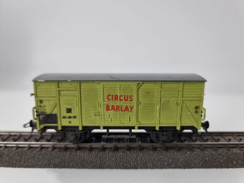 Piko H0 gedeckter Güterwagen "Circus Barlay" Rote Aufschrift 