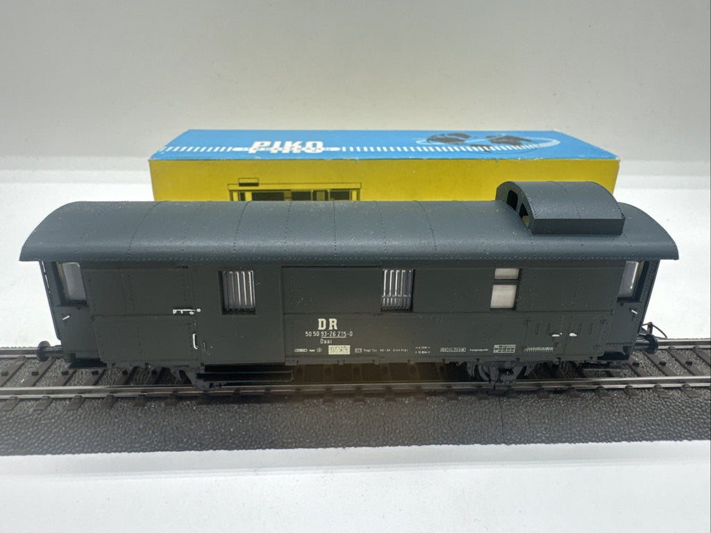 Piko 5/6606/010 Spur H0 Gepäckwagen grün DR gebraucht in OVP