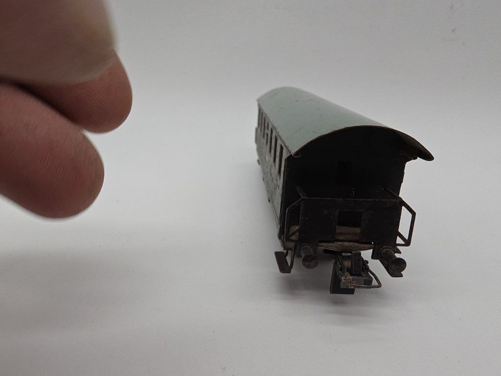 MES-47813	Trix Express H0 Blech Personenwagen mit Gebrauchsspuren,