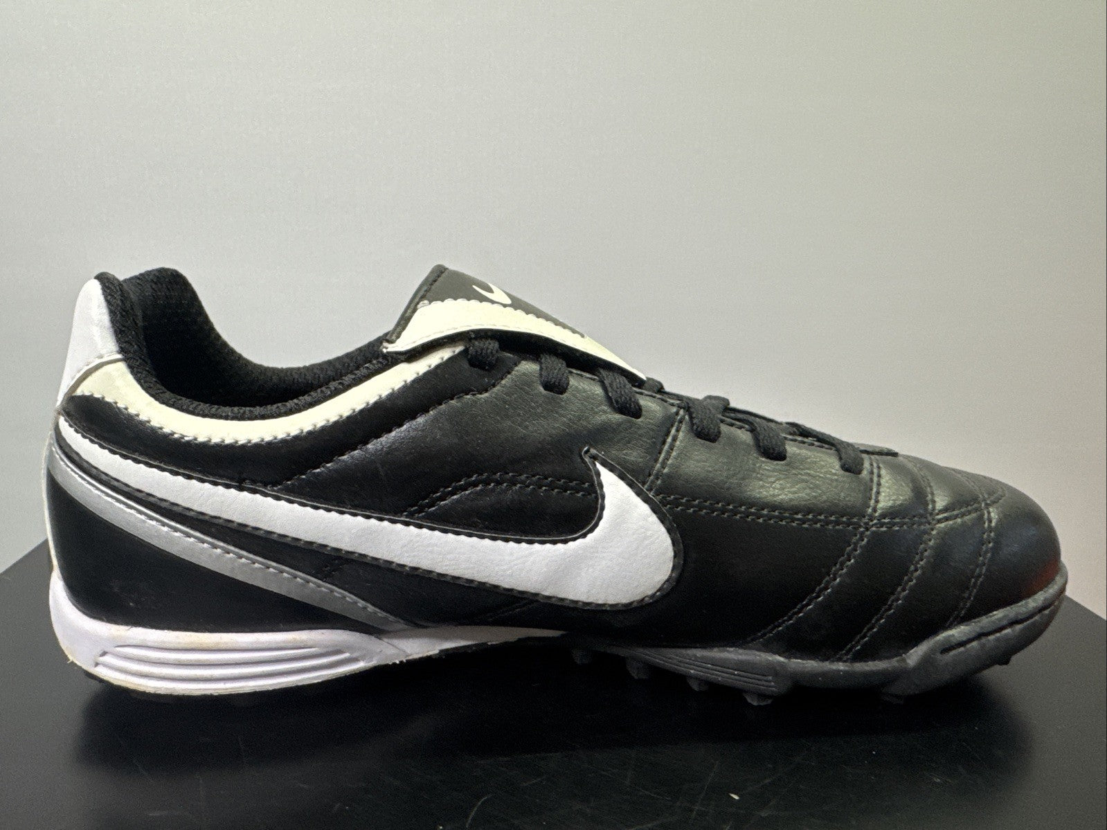 Nike Tiempo Gr. 38,5 Jungen Fußballschuh