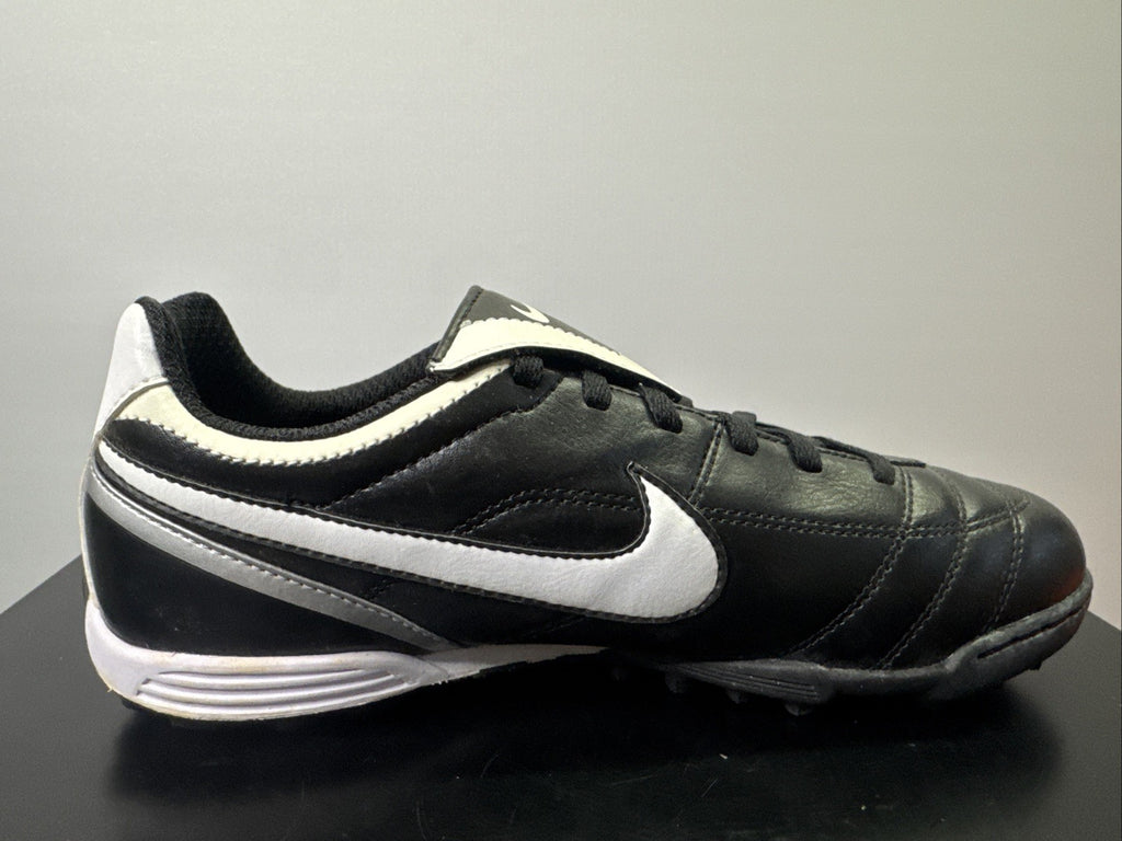 Nike Tiempo Gr. 38 Jungen Fußballschuh